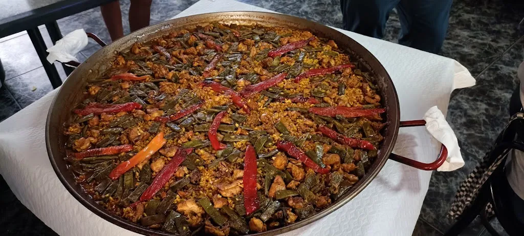 Rafael Ruiz Lucas_Bar Rosa_Casas de Lázaro_review