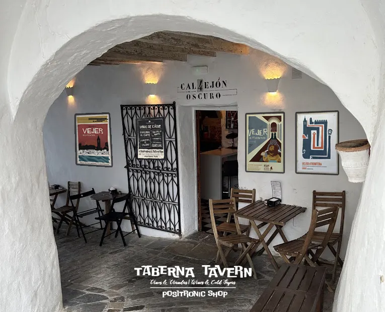 Callejón Oscuro Taberna - Vinos y viandas del espacio exterior restaurant in Vejer de la Frontera