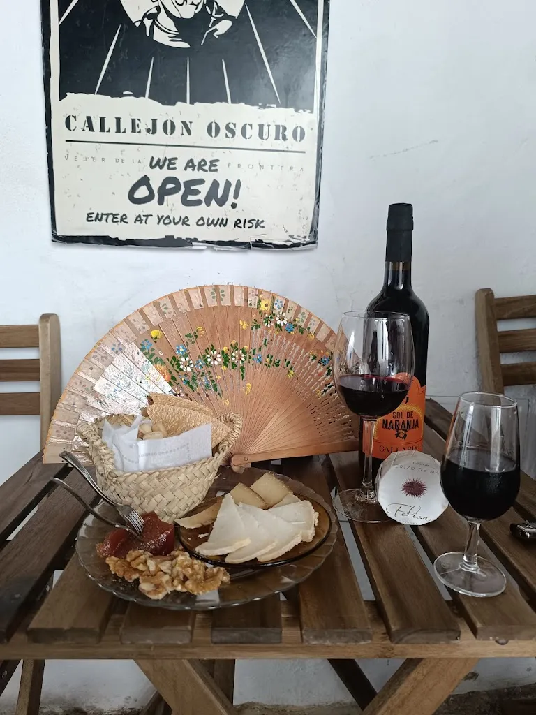 Callejón Oscuro Taberna - Vinos y viandas del espacio exterior_Vejer de la Frontera_slider_image_3