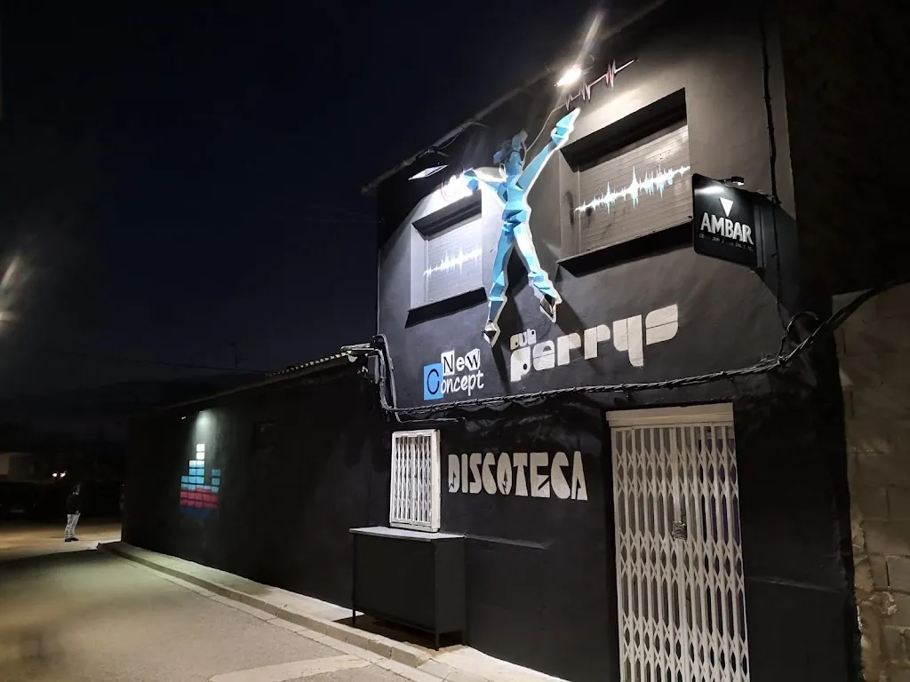 Perry's Pub_Casas de Ves_slider_image_3