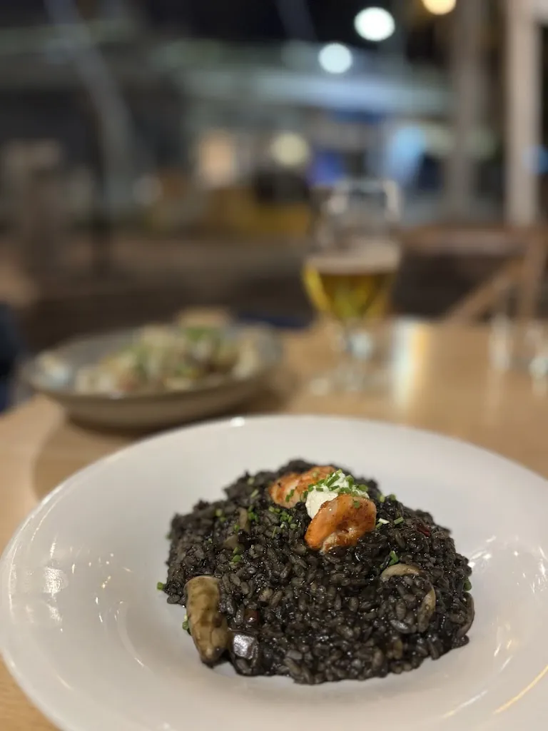 Digna Kasparoviča_Allende muelle_Las Palmas de Gran Canaria_review