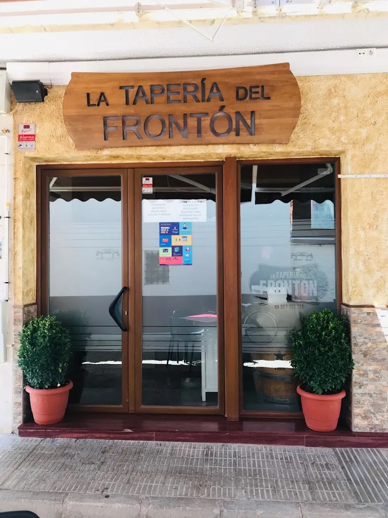 Restaurante “La Tapería del Frontón” restaurant in Casas-Ibáñez