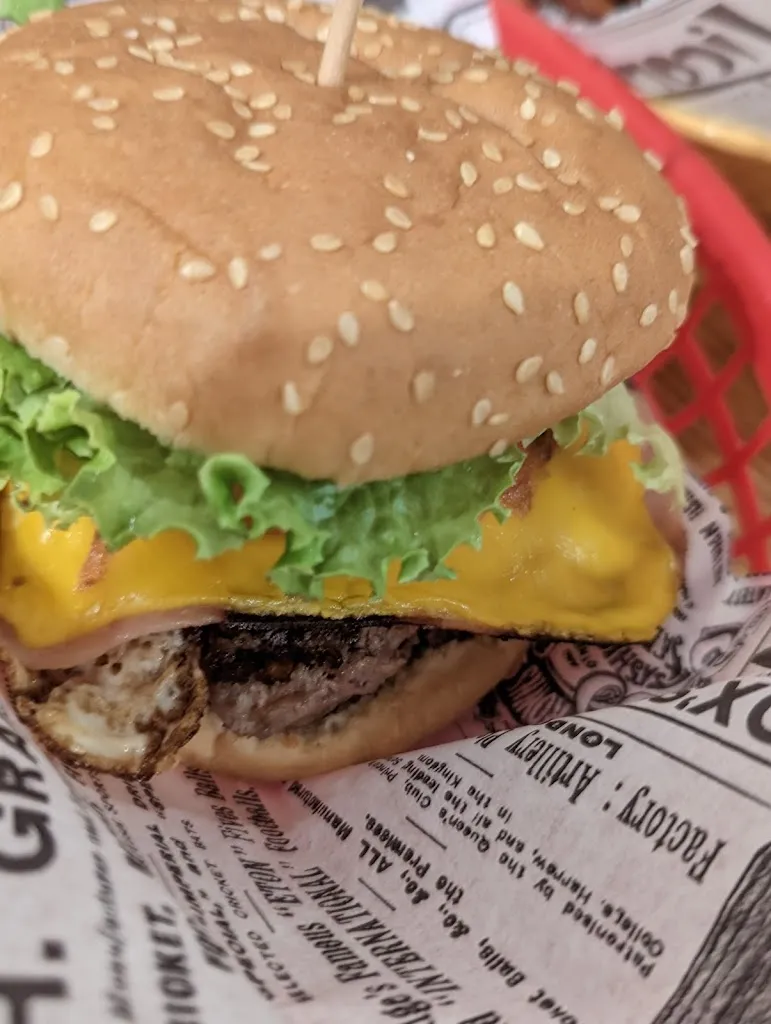 Ainsley Latupeirissa_Sie7e Islas Burger Bar_Santa Cruz de La Palma_recensione