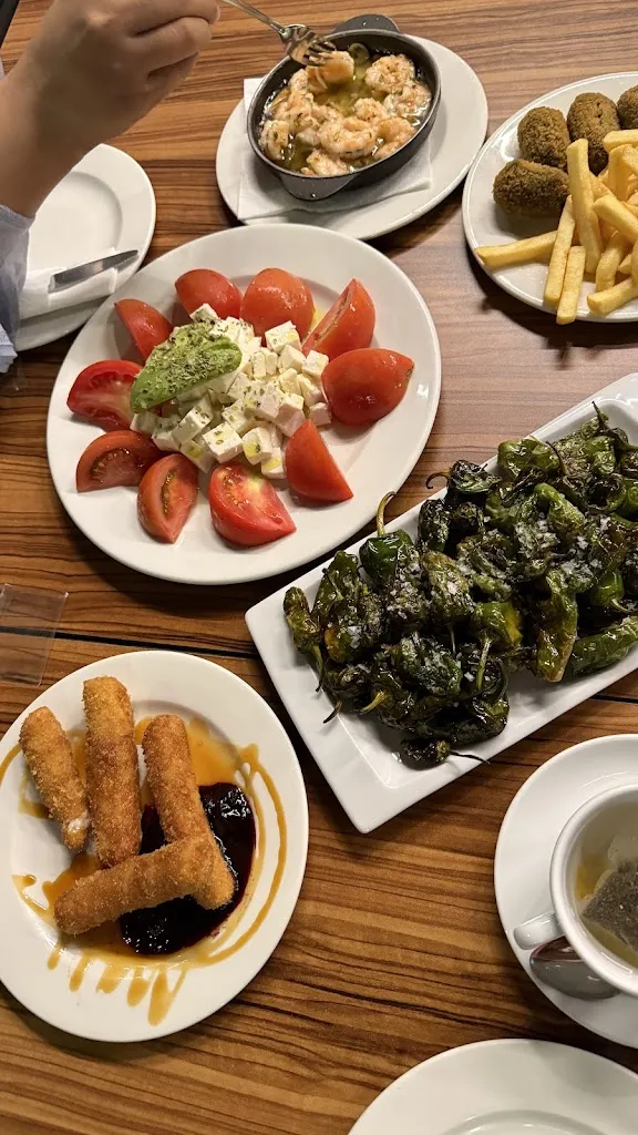 Nicole Babao Ullmann_Muelle Viejo Lounge Café_Puerto del Rosario_review