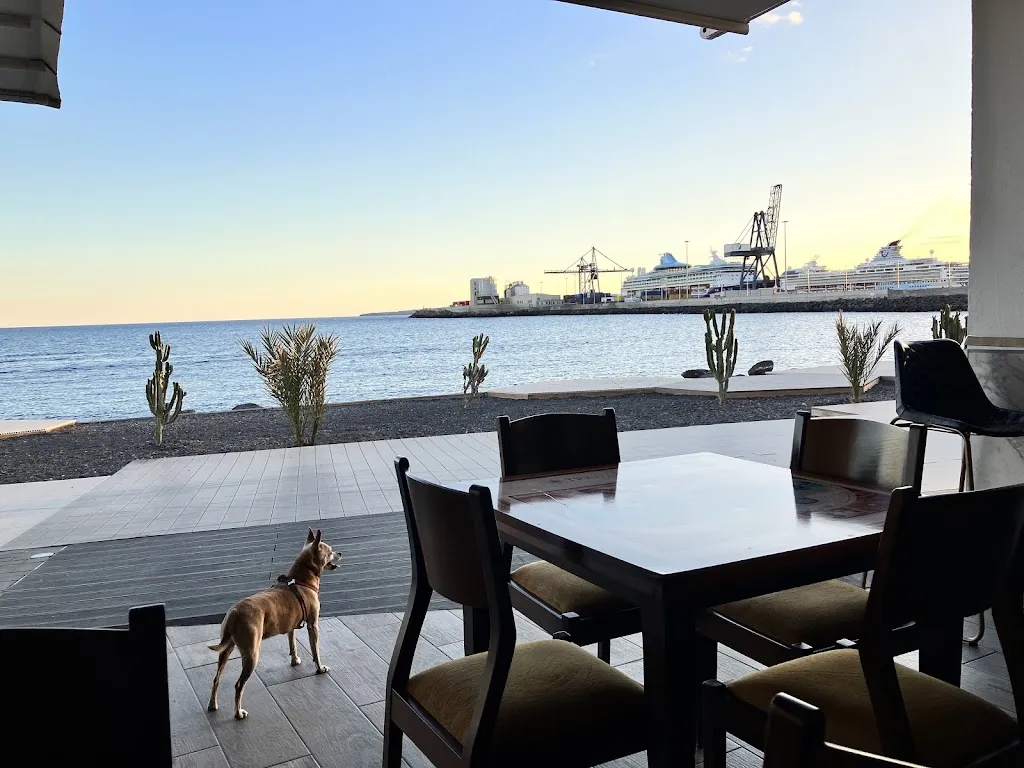 chrıs gleed-owen_Tramontana Restaurante_Puerto del Rosario_review