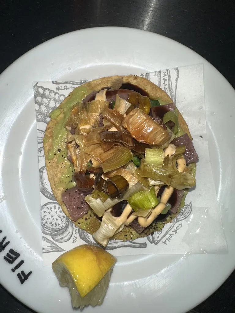 Andra Jicmon_FIERA_Férez_review