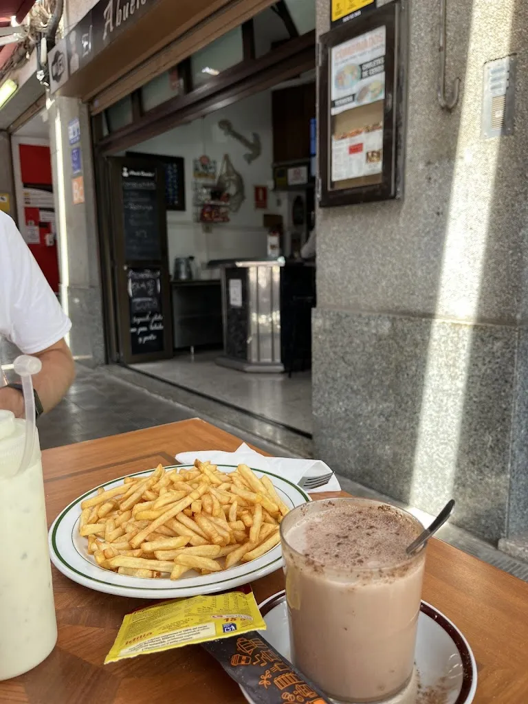 Kat Raszka_El Abuelo Camilo_Puerto del Rosario_review