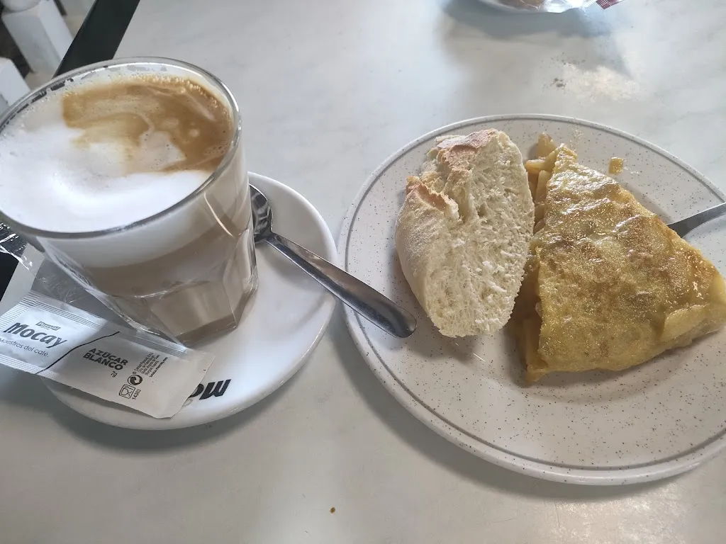 Carlos Escolar Garcia_Bar El Rincon_Arenas de Iguña_review