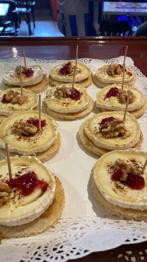 raul serna_Trastienda_Ampuero_review