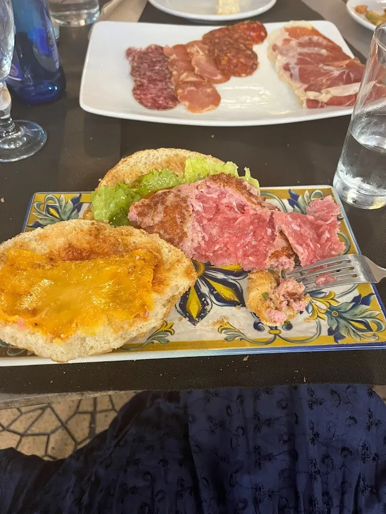 Søren Pedersen_Bar Rosa Mari_Ampuero_review