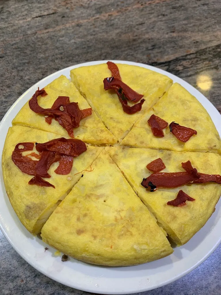 Amara Lopez Paz_Bar Box 34_Ampuero_review