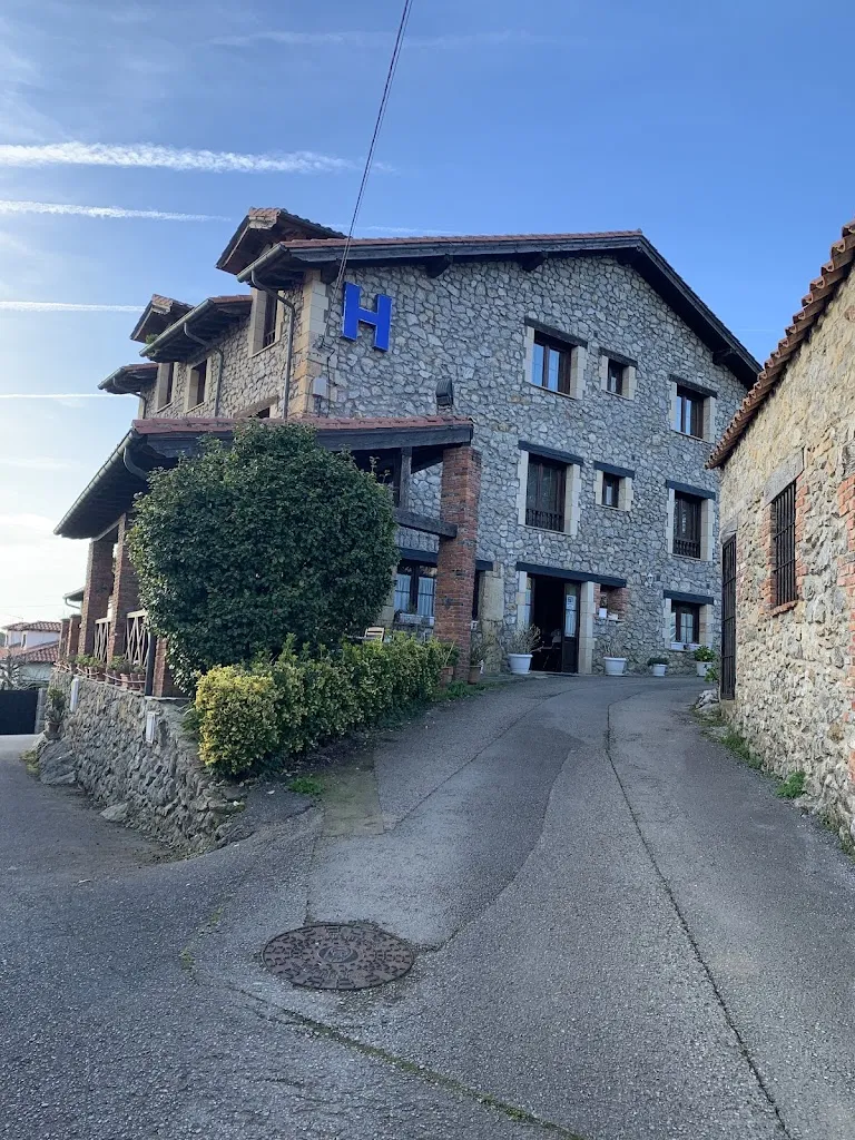 Erin Rozman_Posada Entrecomillas_Alfoz de Lloredo_recensione