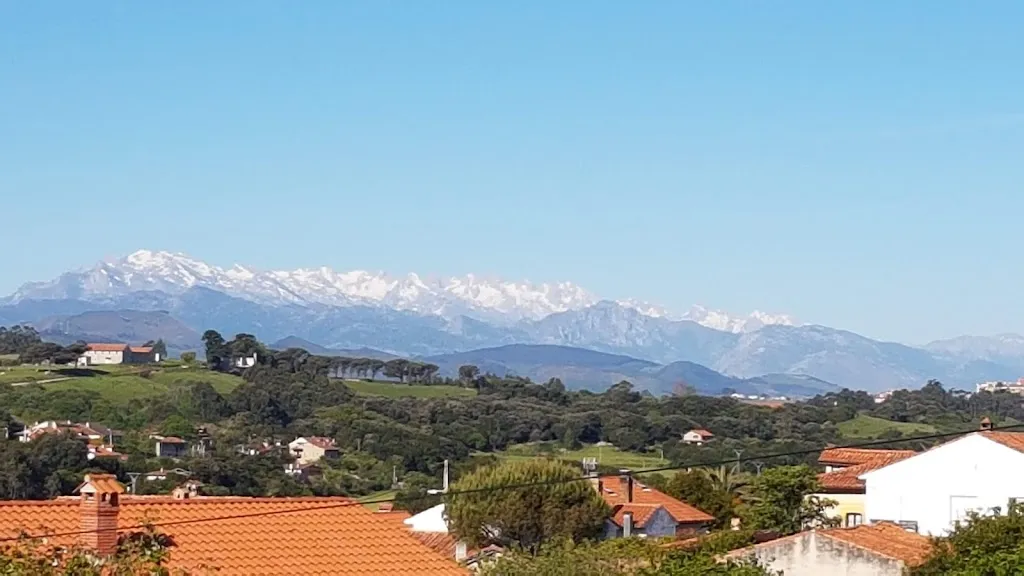 Colin Jones_Posada Entrecomillas_Alfoz de Lloredo_recensione