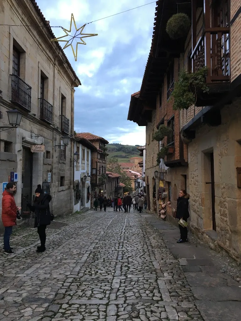 L Eve_Casa Quevedo_Alfoz de Lloredo_review