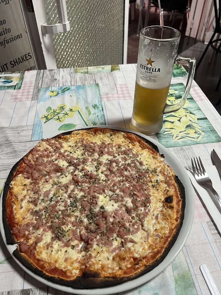 thom luppes_Pizzería La Botellita_San Sebastián de La Gomera_review
