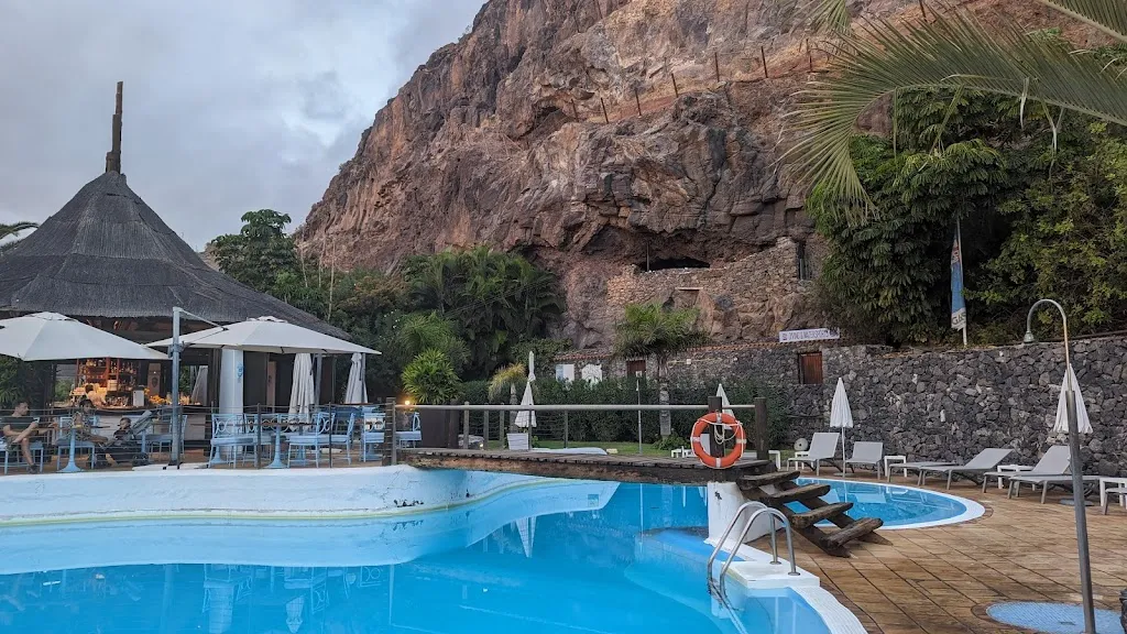 Gruffudd Edwards_Club Laurel_San Sebastián de La Gomera_review