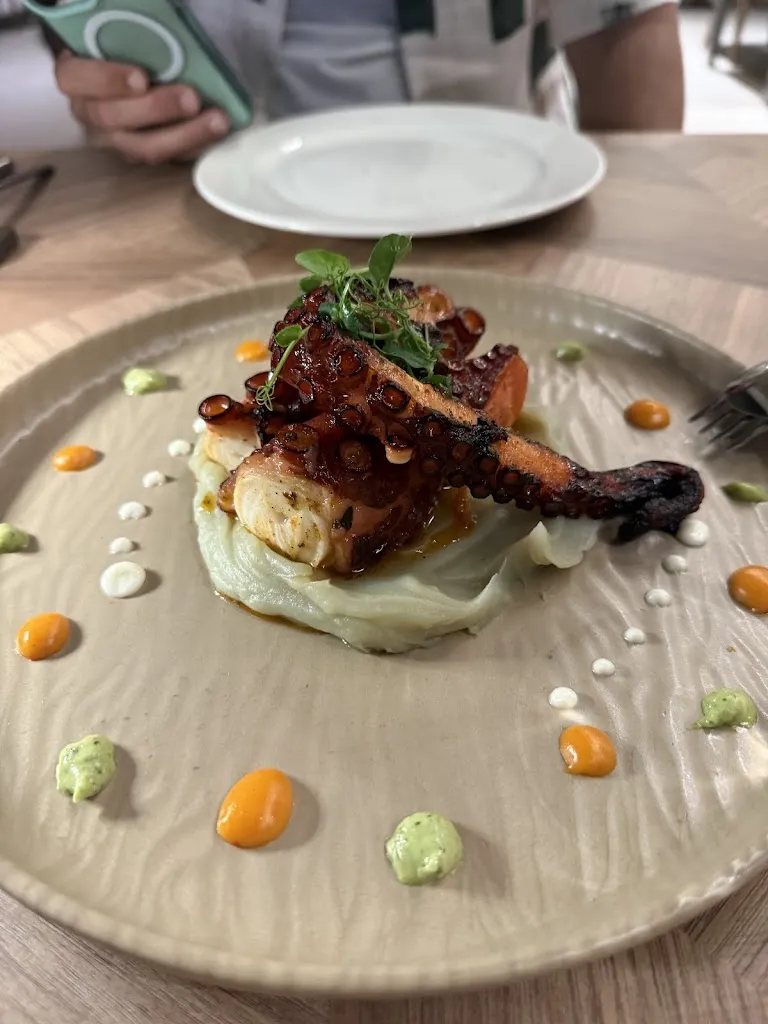 Miguel Angel Gonzalez_Larrife Restaurante_San Sebastián de La Gomera_review