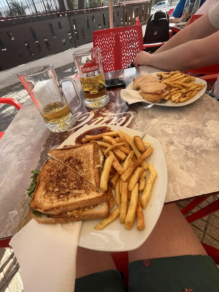 Harry Ward_Parque La Torre Bar Cafetería & Hamburguesería_San Sebastián de La Gomera_recensione