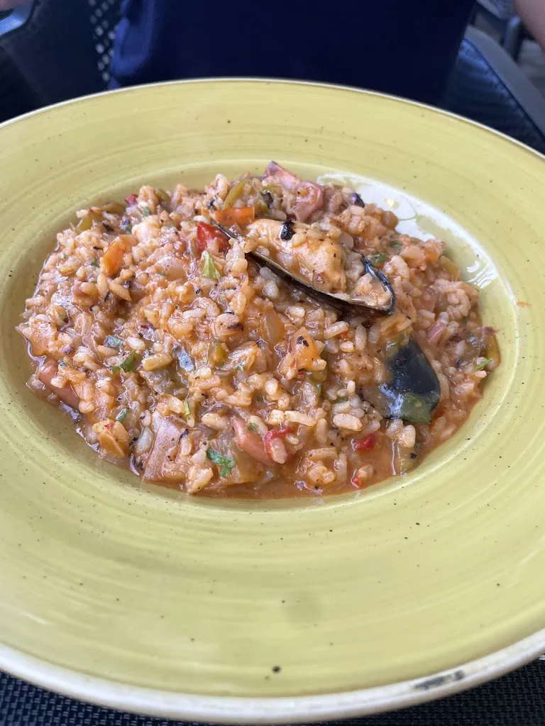 Mudi Qader_Compostelana Plaza de España_Santa Cruz de Tenerife_review