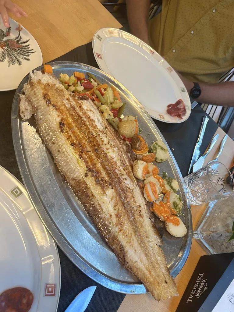 Megan Collar_El Lateral 27_Santa Cruz de Tenerife_review