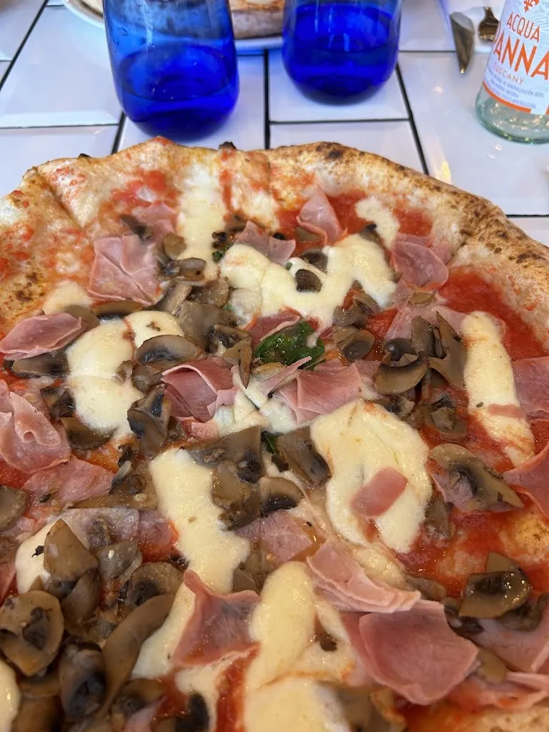 Oliver Jordanov_Pizzería Manammé Santa Cruz_Santa Cruz de Tenerife_recensione