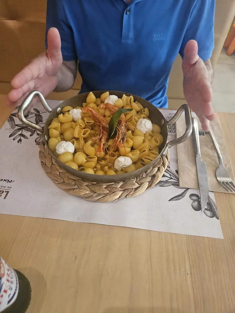 Maribel MILLOR_La Mafia se sienta a la mesa_Santa Cruz de Tenerife_review