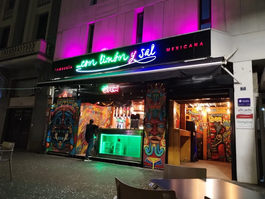 Con Limón y Sal Santa Cruz restaurant in Santa Cruz de Tenerife