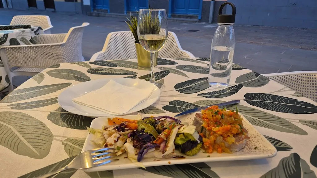 Joe Mes_The Good Life_Santa Cruz de Tenerife_review