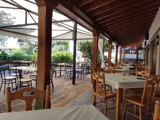 Restaurante Los Yugos restaurant in Bárcena de Cicero