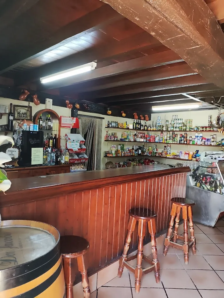 Tienda Restaurante Casa Adela o Bar Boni_Bárcena de Cicero_slider_image_1