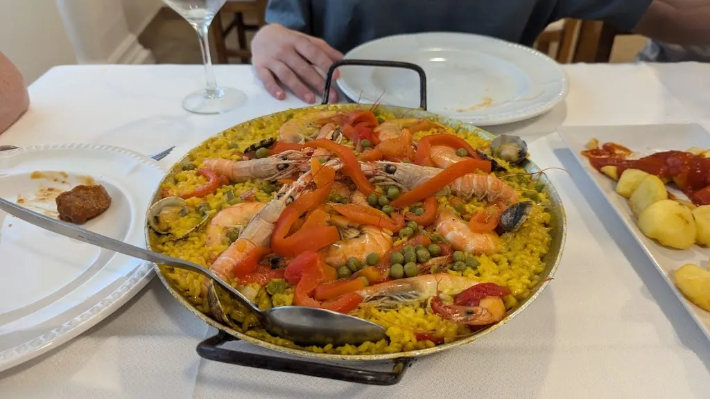 Cathal Masterson_Hostal Labu _Bareyo_review