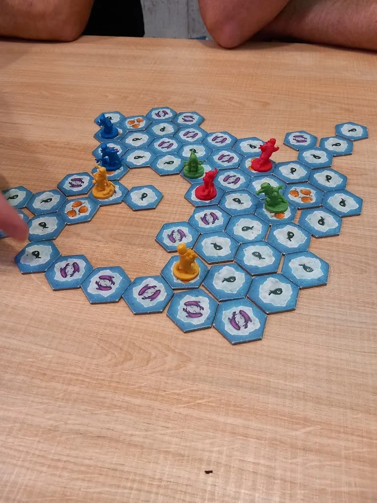 King Leung Lee_Six Board Game Cafe_Cartes_Bewertung