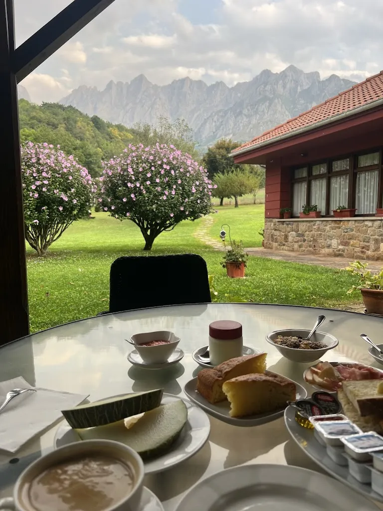 Mary Bridget Brady_Hotel El Jisu _Camaleño_review