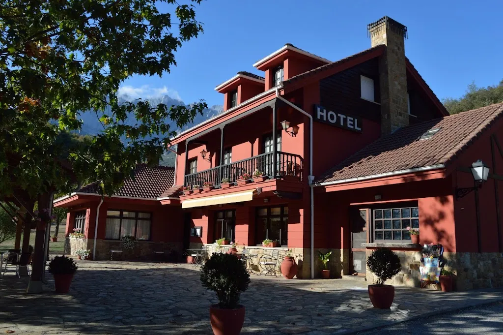 Hotel El Jisu  restaurant in Camaleño