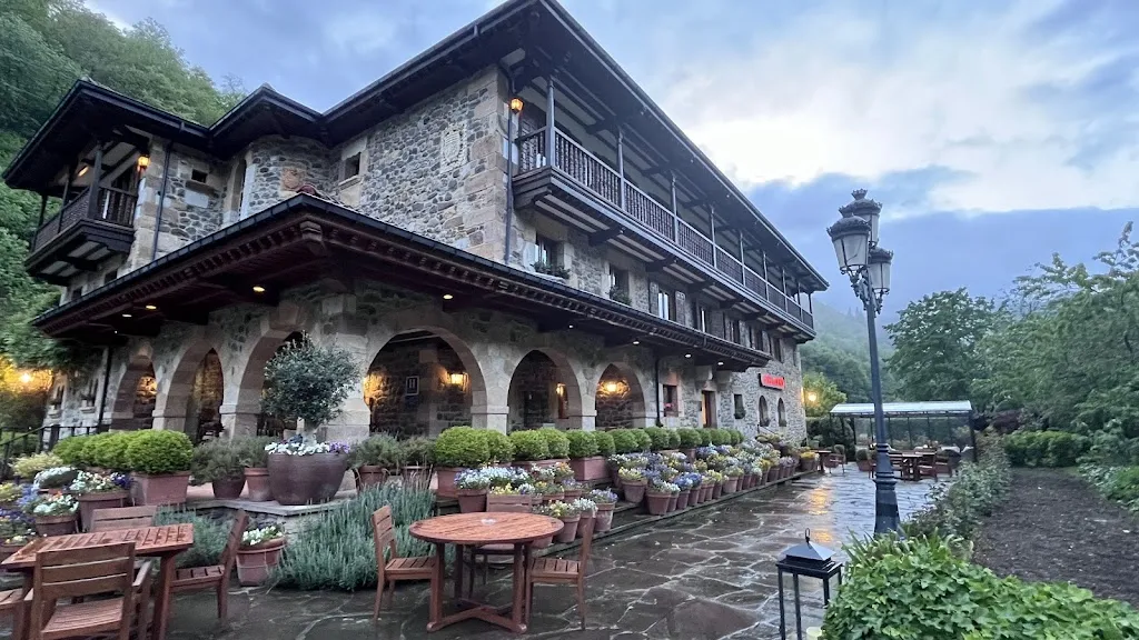 Hotel del Oso restaurant in Camaleño