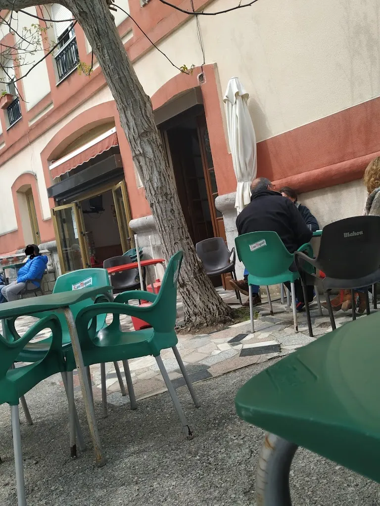 Javier Casado_La taberna de MOISES-ESTANCO-BAR-CAFETERIA-PANADERIA-CBD_Arnuero_review