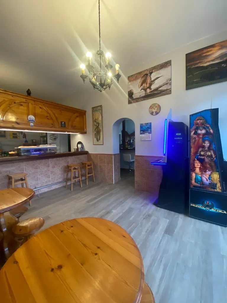 La taberna de MOISES-ESTANCO-BAR-CAFETERIA-PANADERIA-CBD_Arnuero_slider_image_3