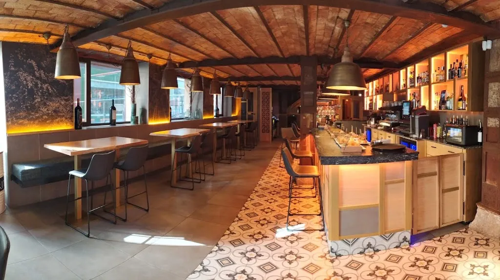 Ismano Gastrobar restaurant in Campoo de Enmedio