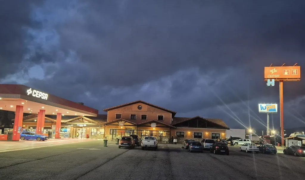 ÁREA DE SERVICIO LA VEGA ristorante a Campoo de Enmedio