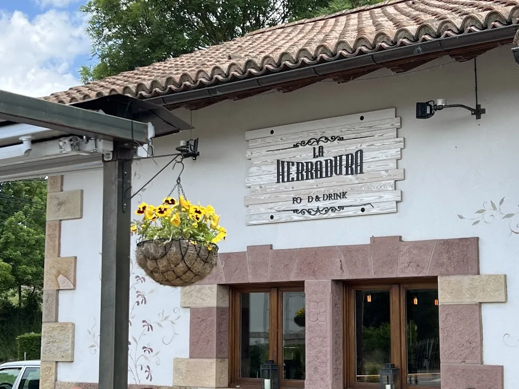 Oded S_La Herradura Food&Drink_Campoo de Enmedio_review