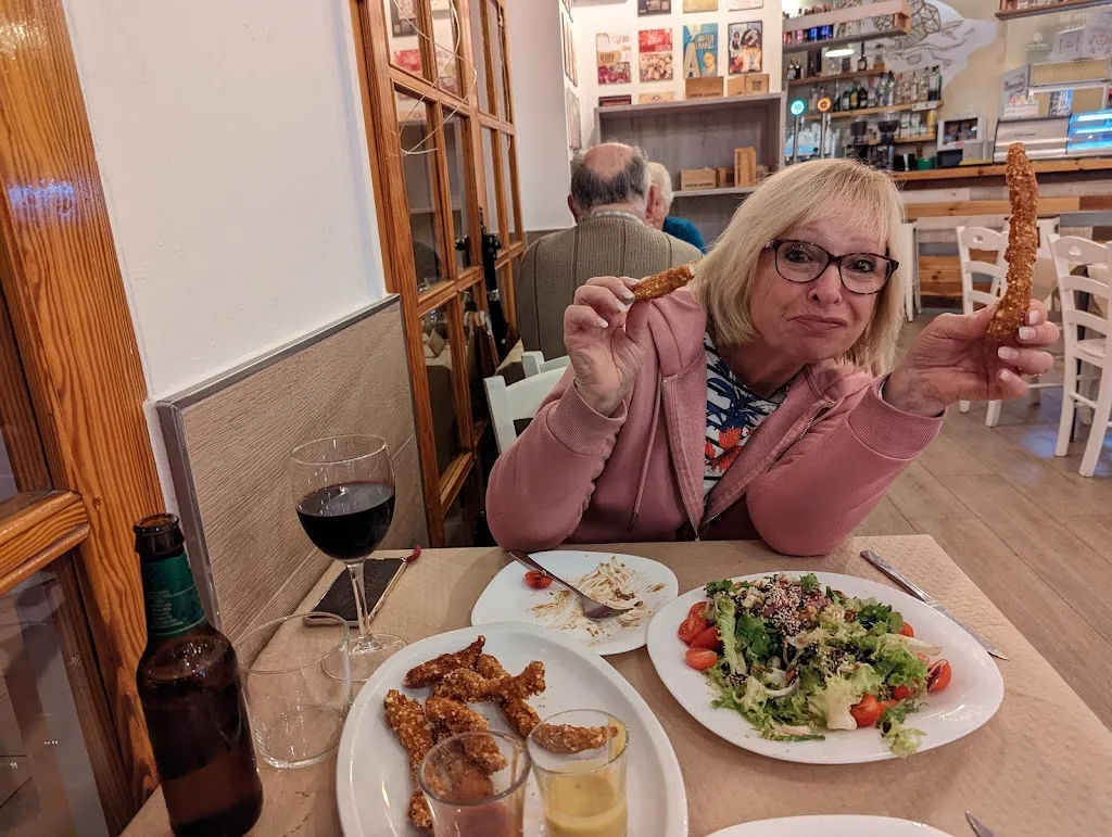 Stu Buchy_El Búho Café Cultural_Elche de la Sierra_review