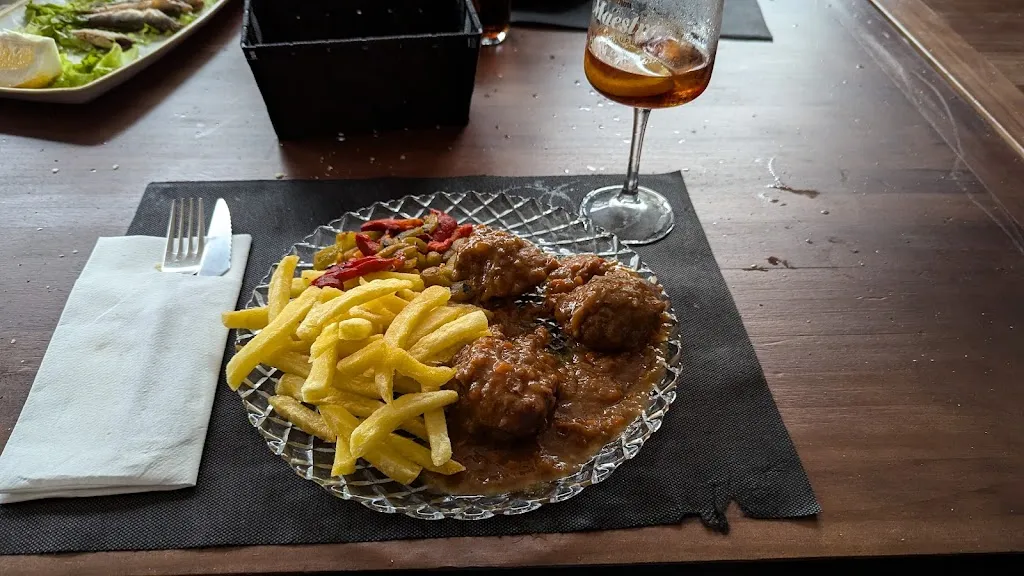 Emilio Crosby_Taberna La Maroma_Comillas_review