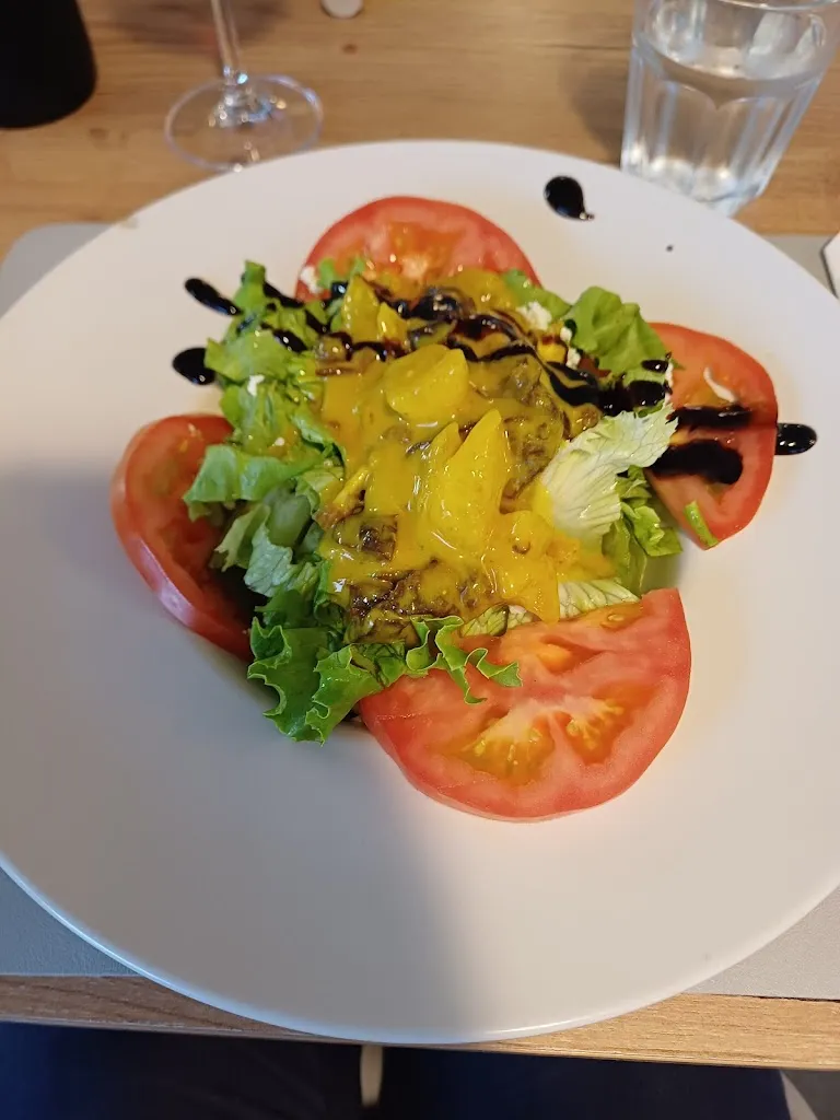 Zuzana Varney_Restaurante Cafetería Los Castaños_Comillas_review