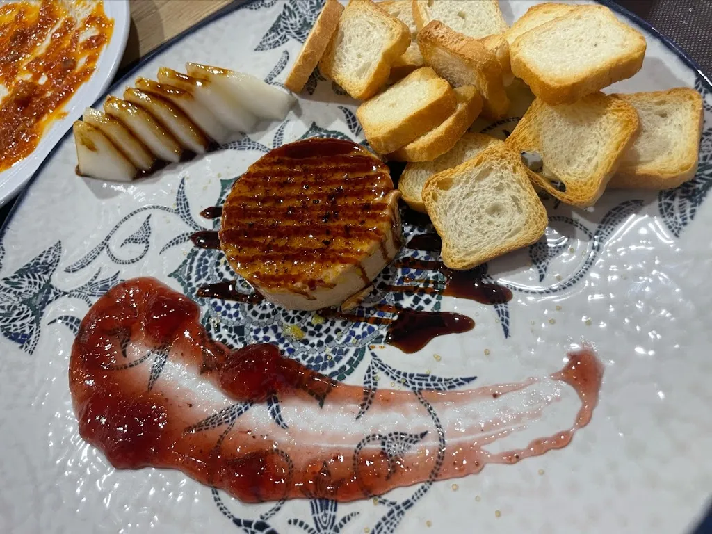 Euge Lit_Taperia Restaurante Galería_Elche de la Sierra_review