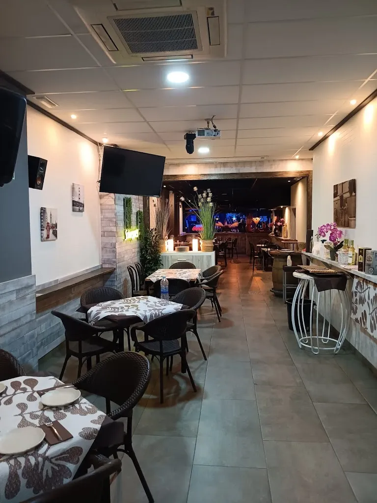 Taperia Restaurante Galería restaurant in Elche de la Sierra