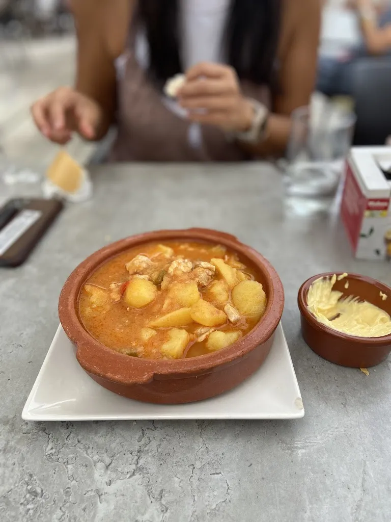 Hans Peter Becker_Taberna del Muelle_Comillas_avis