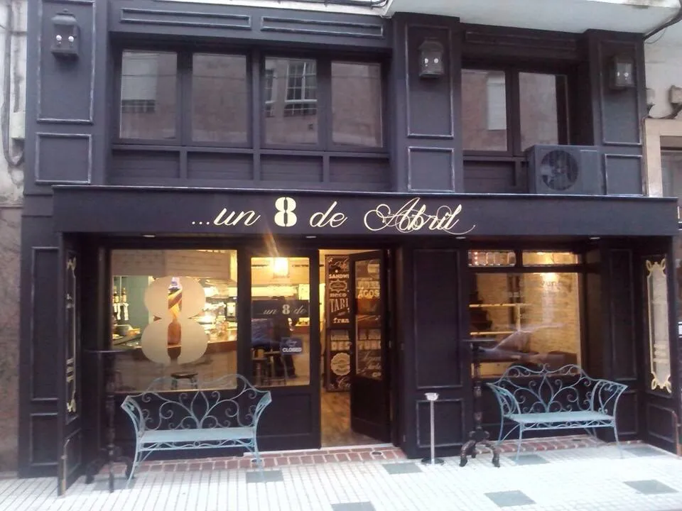 Un 8 de Abril restaurant in Corrales de Buelna Los