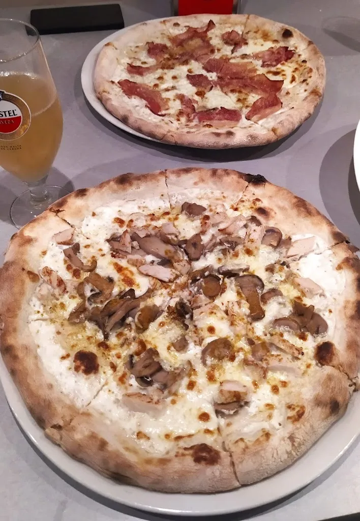 Pizzeria L'Archetto restaurant in Corrales de Buelna Los