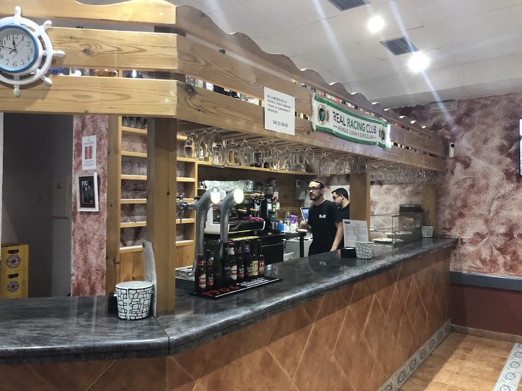 Bar Elcano restaurant in Corrales de Buelna Los