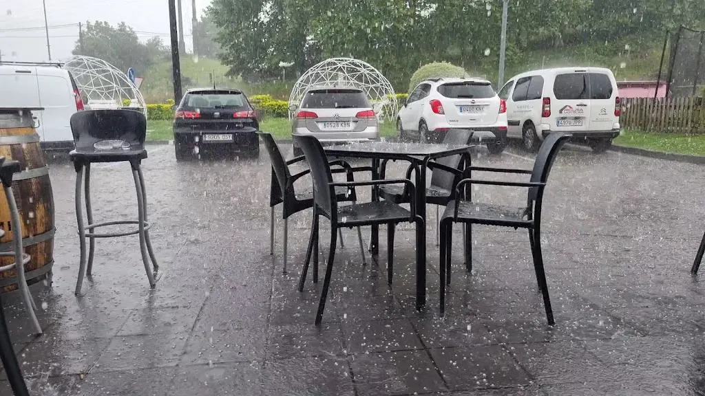 Rob_Cafeteria Altapeña Station, Gasoline Station and_Corrales de Buelna Los_review